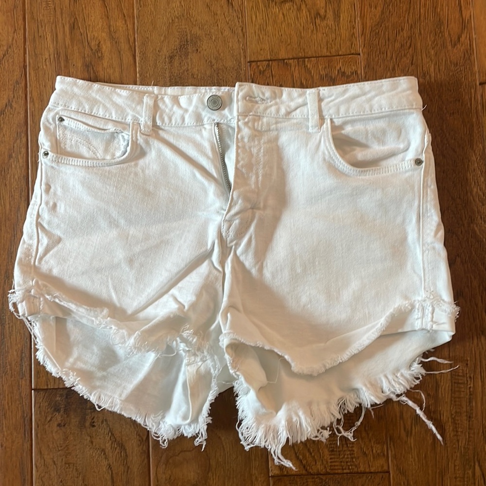 Zara white distressed denim shorts. Size 8.